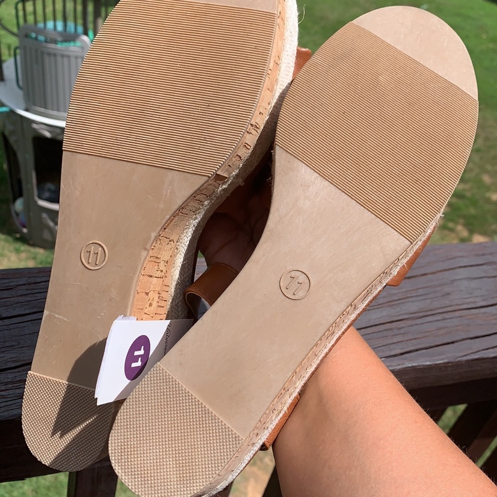 NWT Cognac Bailey Sandal Platform Universal Thread - Picture 7 of 10